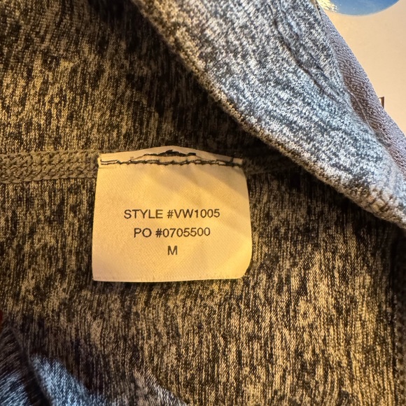 Vuori Halo Performance Crop Top in Heather Grey - Picture 8 of 9